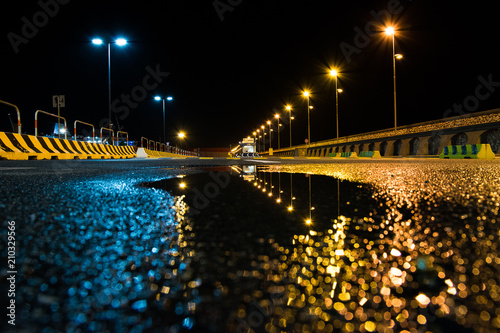 pozzanghera sulla strada di notte photo