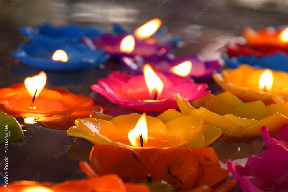 Foto Stock Lotus candle, lamp, lantern, light, Floating candles to be  flower (lotus) burned on surface float on water with Buddhist beliefs About  lucky fetish | Adobe Stock
