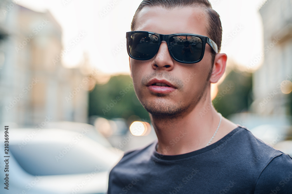 Close up portrait stylish man in sunglasses outdoor