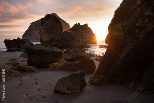 Fototapeta Naklejka Na Ścianę i Meble -  Sunset between rocks over the sea