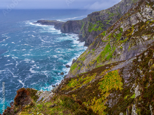 The amazing Fogher Cliffs at the Irish west coast © 4kclips