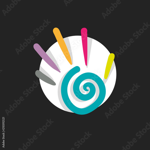 main d'enfant coloré