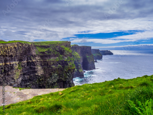 Awesome nature and landscape at the Cliffs of Moher in Ireland