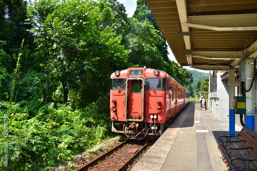 新潟 JR磐越西線咲花駅とキハ40系