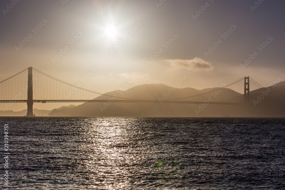 Obraz premium golden gate bridge haze