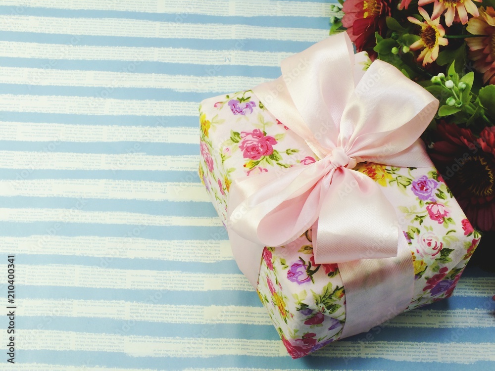 beautiful romantic gift box and artificial flower bouquet beautiful romantic gift box and artificial flower bouquet