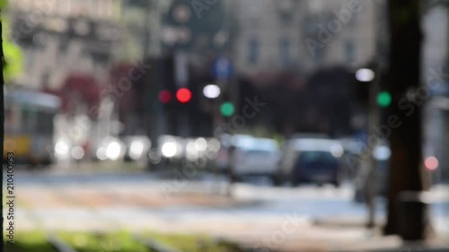 tramvia di Milano in una zona centrale della città con incroci e attraversamenti pedonali