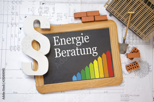 Tafel mit Bauplan und Energieberatung photo