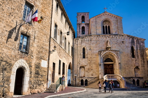 Grasse, Altes Rathaus und Kathedrale © ArTo