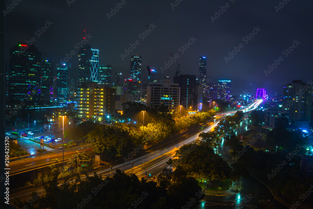Fototapeta premium Skyline von Brisbane in Australien bei Nacht
