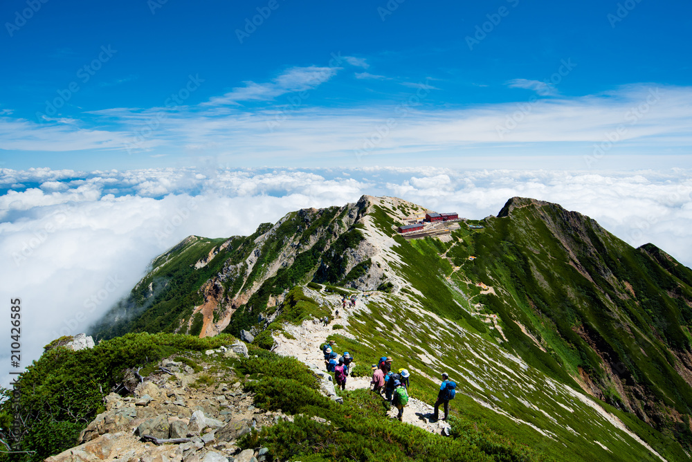 夏山登山山小屋へstock Photo Adobe Stock