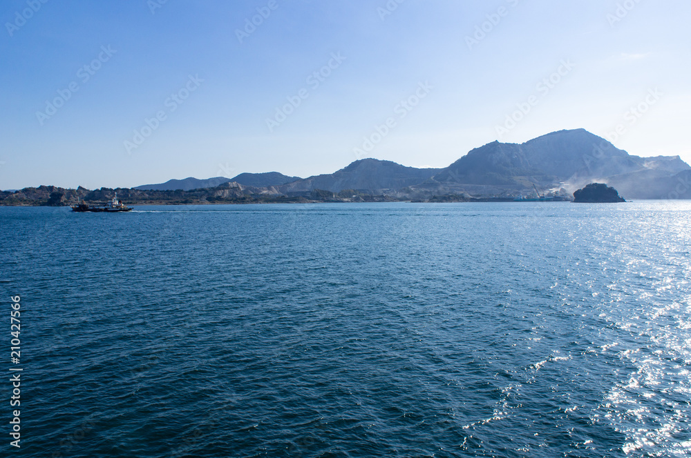 瀬戸内海を渡る小豆島行きフェリーからの景色