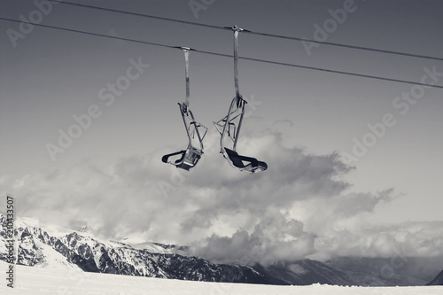 Canvas Print Black and white view on chair-lift and mountains