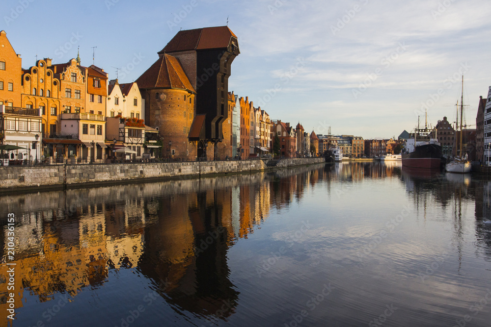 Obraz premium Gate-crane is a historical city gate with a lifting mechanism in Gdansk. Poland