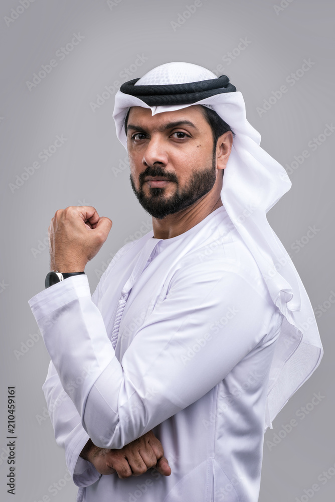 Naklejka premium Arabskie portrety studyjne przystojny mężczyzna