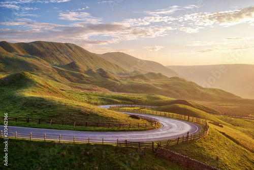 Fotografija Sunset over Winnats Pass in Peak District United Kingdom