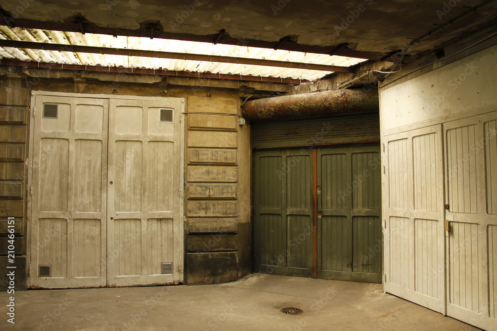 Porte de garages d'un immeuble à Paris