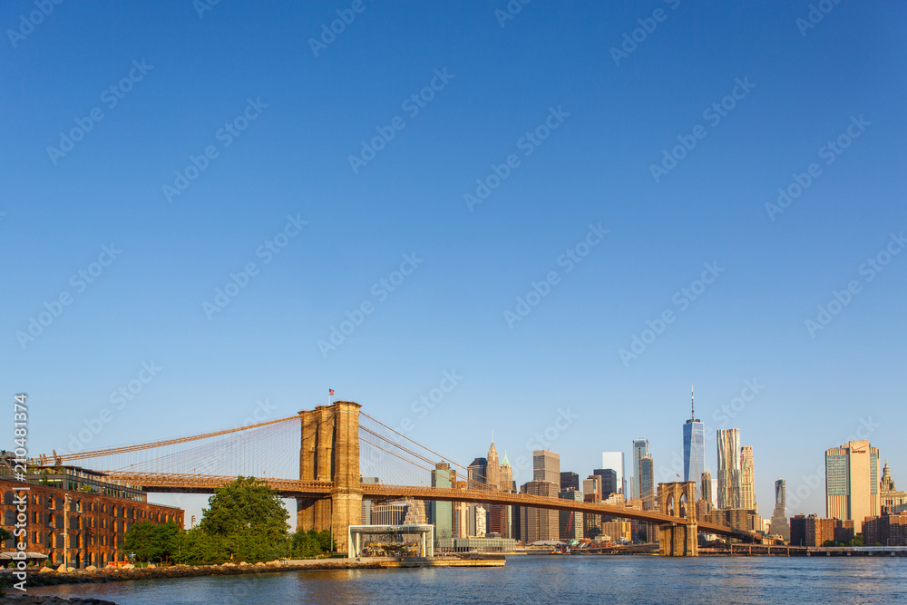 Brooklyn bridge park in New York, Manhattan skyline