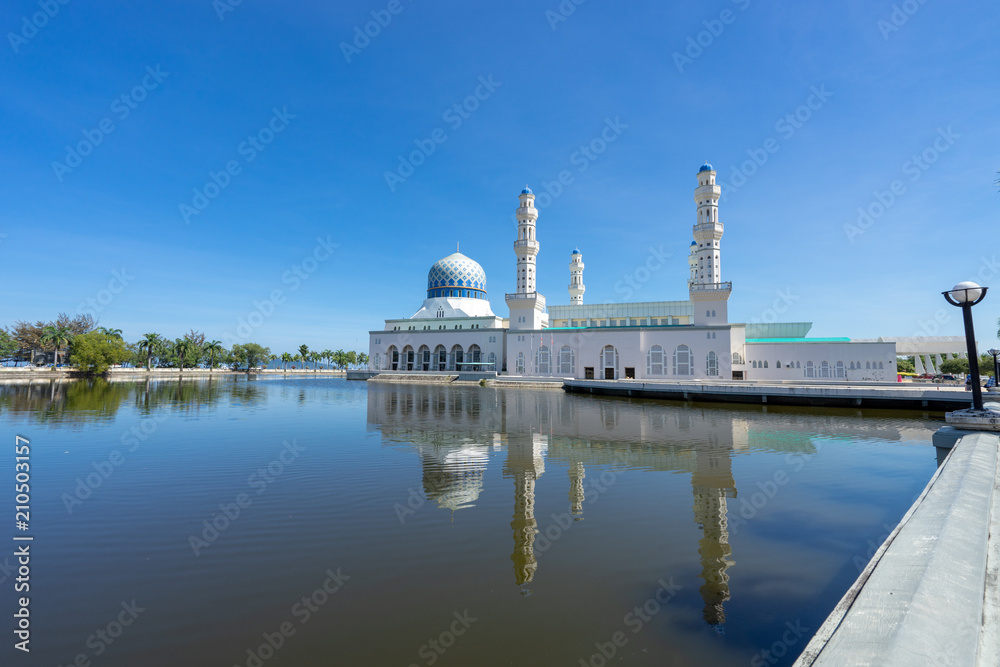 Naklejka premium コタキナバル市立モスクのイメージ
