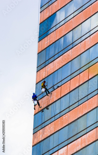  workers cleaning windows service