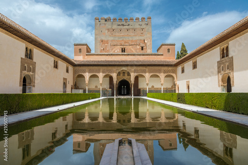 Patio de los Arrayanes, Alhambra de Grenade photo