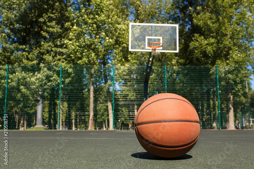 basketball ball on the outdoors court