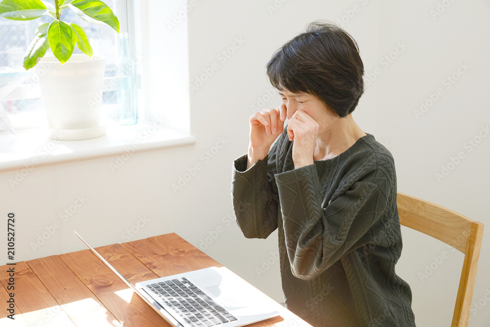 女性 ミドルエイジ 悲しい Stock Photo Adobe Stock