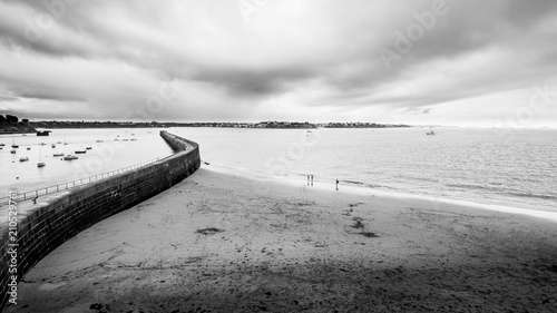 Jetée dans la mer photo