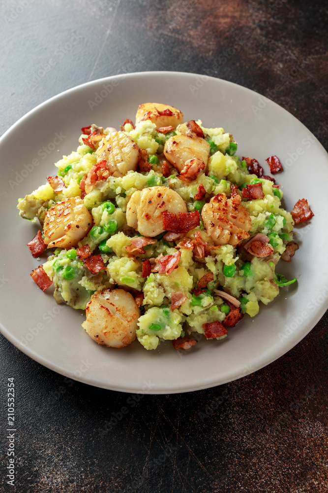 Fried scallops with mash potato, green peas and bacon Fried scallops with mash potato, green peas and bacon