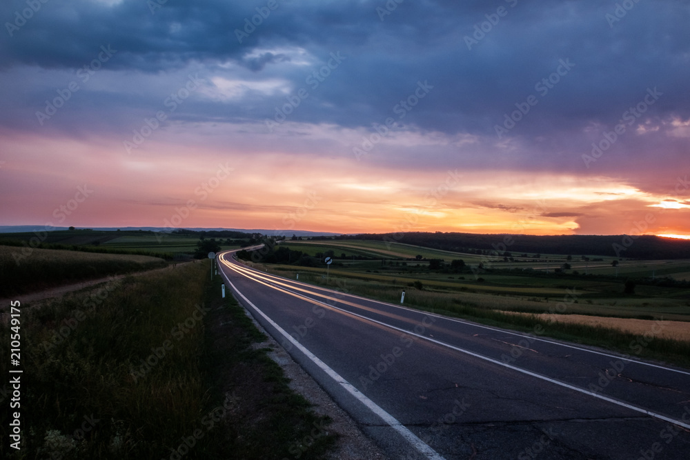 Bundesstrasse 50 in Abenddämmerung 