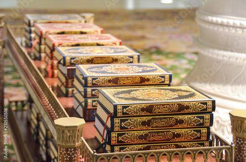 Fototapet holy Koran books on a shelf in a mosque