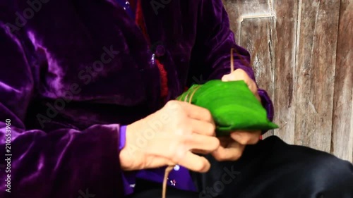 woman making  chung cakes