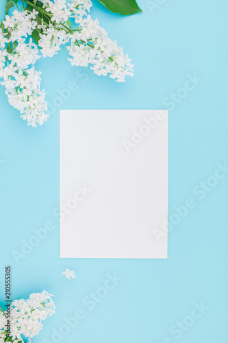 Blank frame mockup with white flowers © dvoevnore