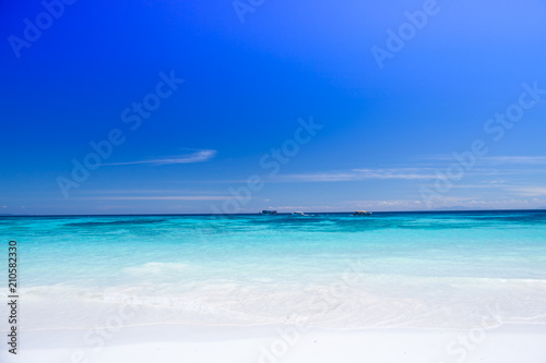 Fototapeta Naklejka Na Ścianę i Meble -  Clear wave of sea with background of mountain under clear sky at ocean in Tropicana located south of thailand
