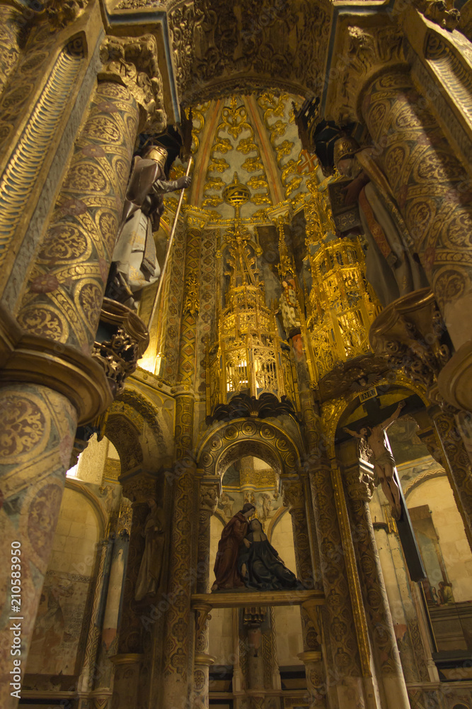 Obraz premium Tomar, Portugal, June 11, 2018: Interior of the Tomar's Knights Templar Round church decorated with late Gothic painting