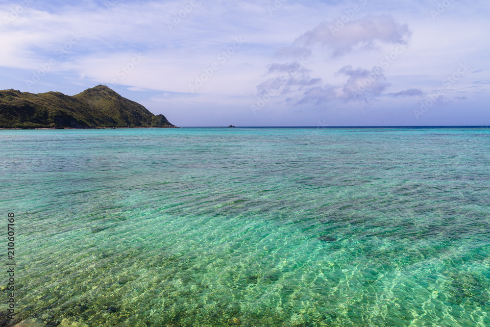 Fototapeta premium 沖縄県・渡名喜島のあがり浜