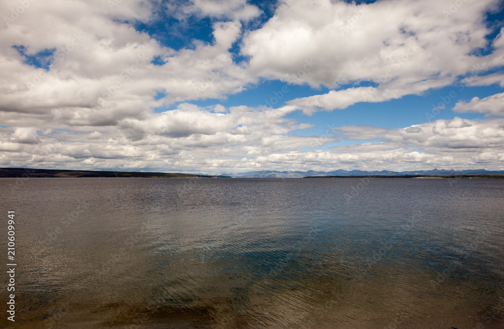 Obraz premium West Thumb Geyser Basin in Yellowstone National Park