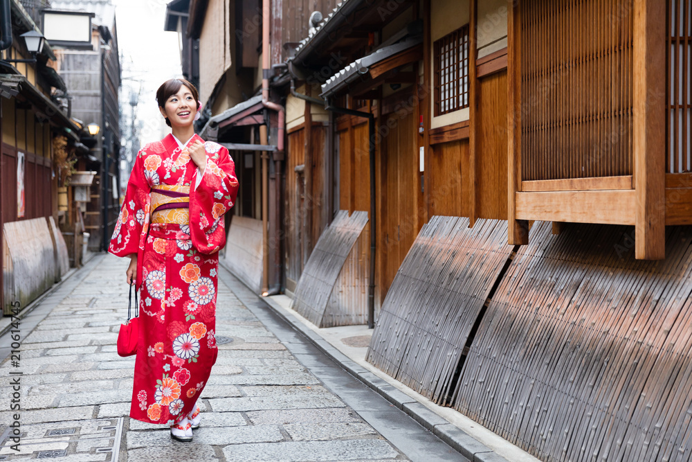 Fototapeta premium 着物を着た女性