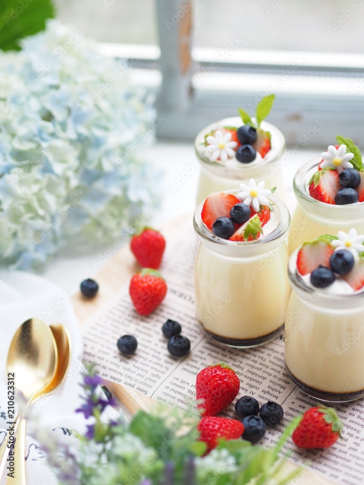 オシャレなベリープリン Stock Photo Adobe Stock オシャレなベリープリン Stock Photo Adobe Stock