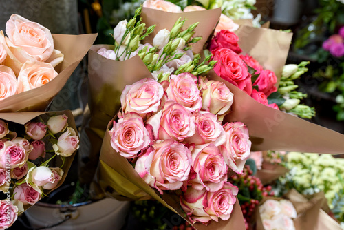 Fototapeta Naklejka Na Ścianę i Meble -  Beautiful bouquets of roses are presented in street flower shop, Italy.