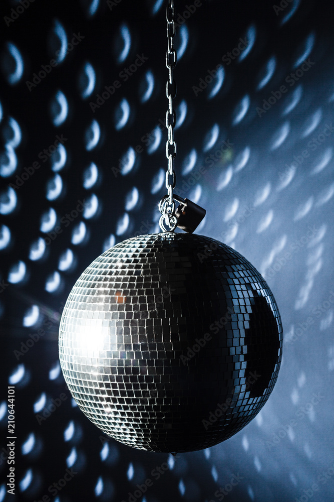 Obraz premium A Mirror disco ball