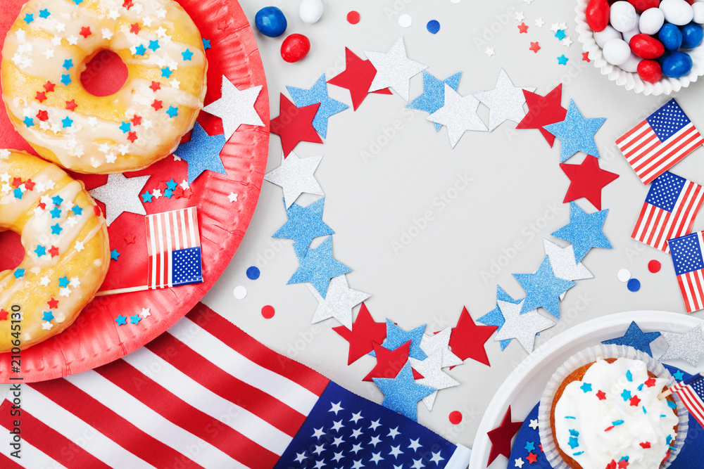 Obraz premium Happy Independence Day 4th july background with american flag decorated of sweet foods, stars and confetti. Holidays table top view.