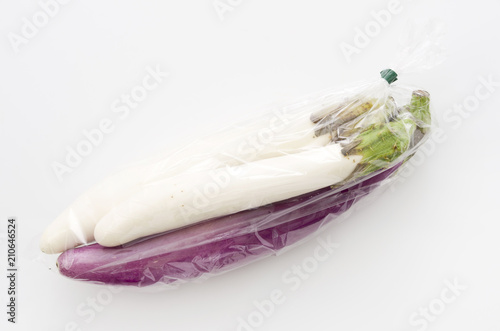 白い長茄子と薄紫長茄子 袋入り