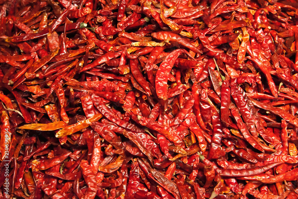Rote Chilischoten auf einem thailändischen Markt Rote Chilischoten auf einem thailändischen Markt