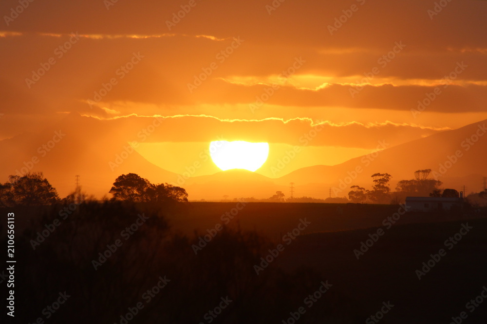 Obraz premium Sunset over the mountains