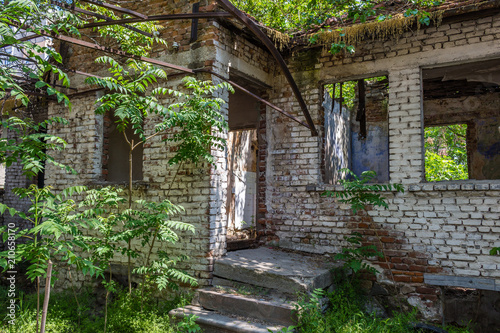 Fototapeta Naklejka Na Ścianę i Meble -  Abandoned house