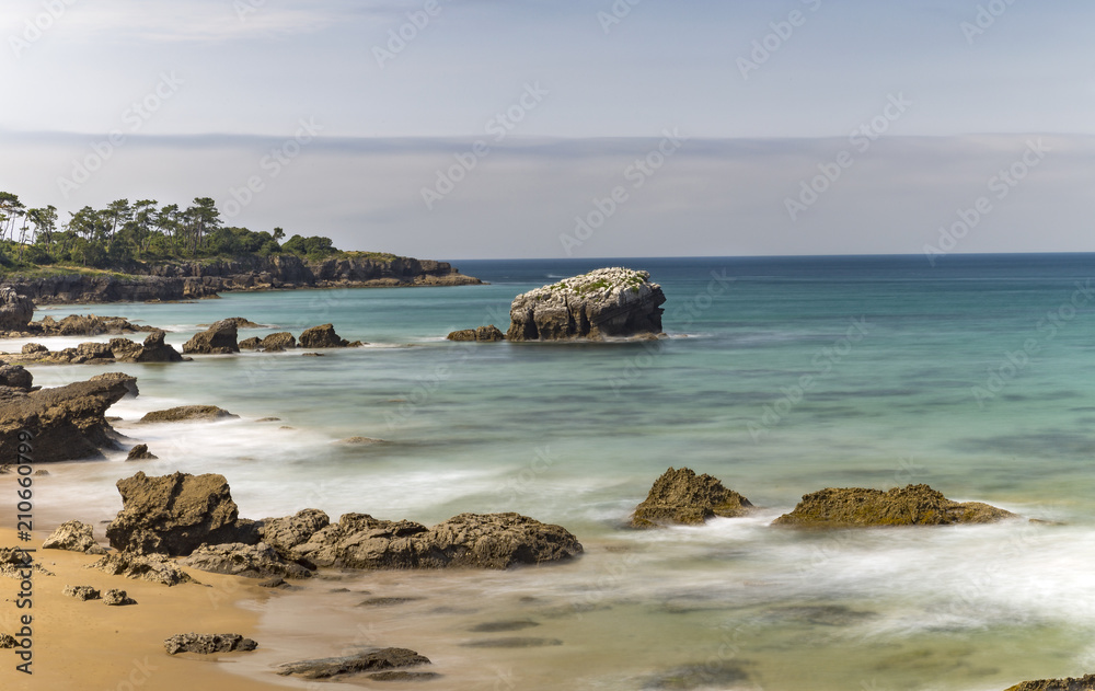 Obraz premium Playas del Cantábrico en el norte De España