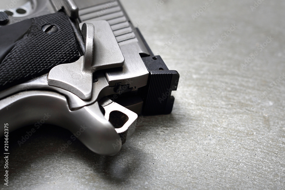 Pistolet. Detal budowy pistoletu. Pistolet. Detal budowy pistoletu.