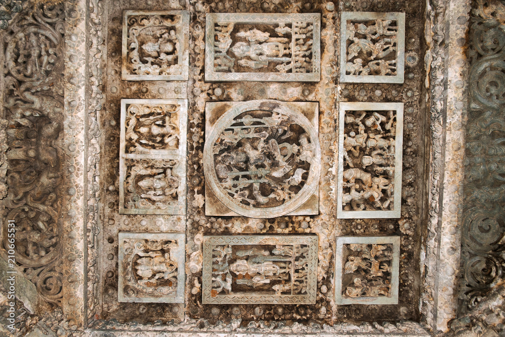 Ceiling of the passage connecting Shantelashwara and Hoysaleshvara shrine, Hoysaleshvara Temple, Halebid, Karnataka Ceiling of the passage connecting Shantelashwara and Hoysaleshvara shrine, Hoysaleshvara Temple, Halebid, Karnataka