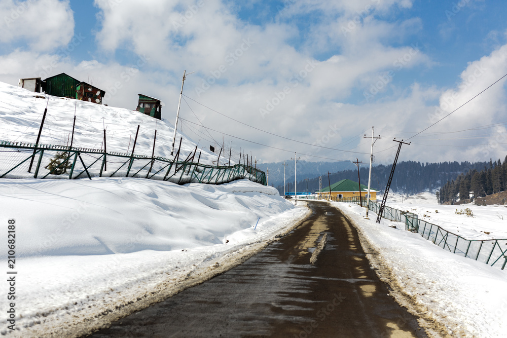 Obraz premium Road and snow in Himalaya altitude mountains